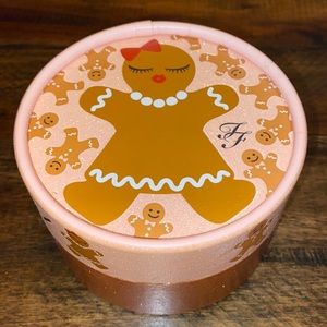 Too Faced Kissable Body Shimmer